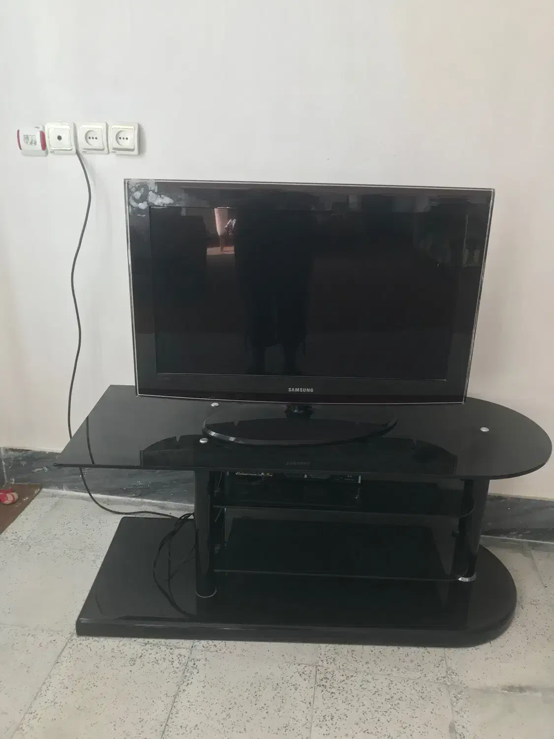 تلویزیون۳۲ اینچ|تلویزیون و پروژکتور|نورآباد ممسنی, |دیوار