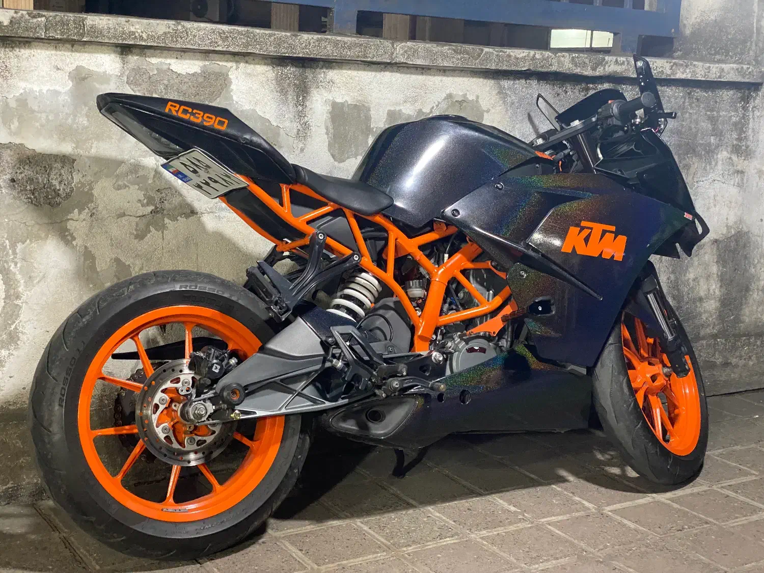 کی تی ام ۲۰۰ بنلی ۳۰۰ ریس ان اس ار اس هیوسانگ|موتورسیکلت|رشت, نیروی دریایی|دیوار