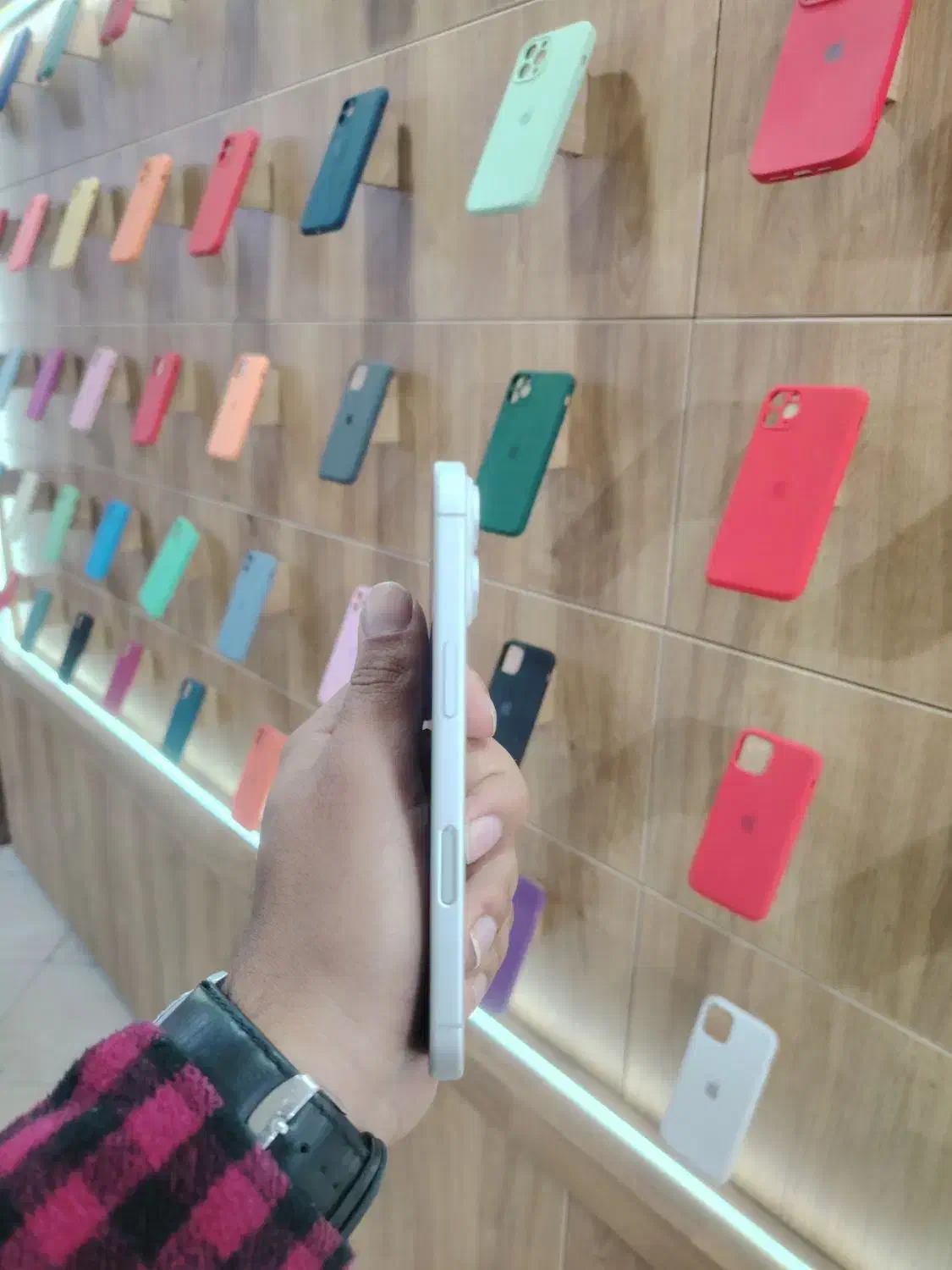 ایفون 17 نرمال سفید اکتیو پلم|موبایل|شیراز, سیلو|دیوار