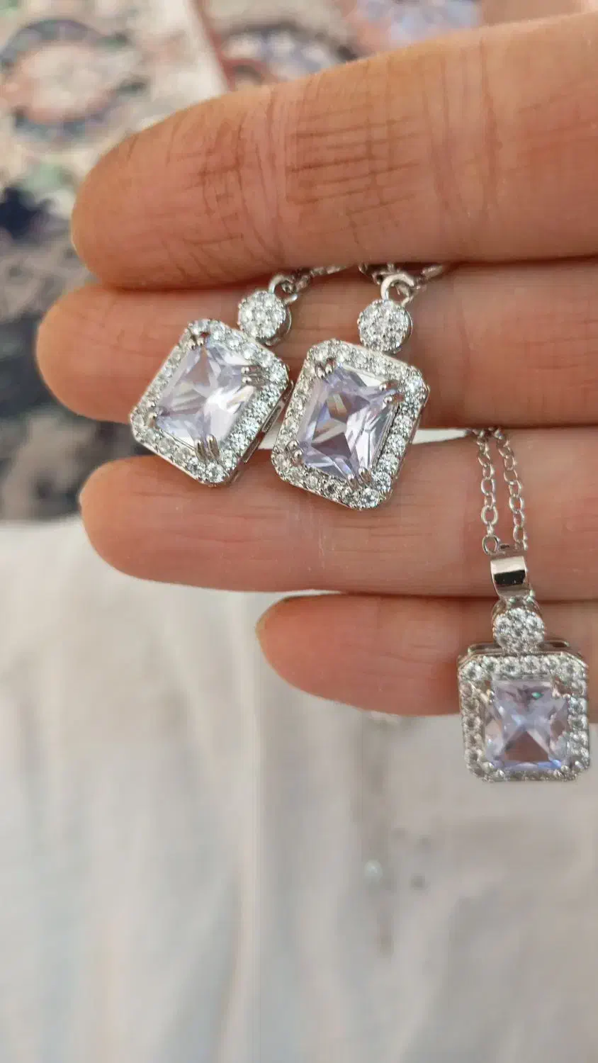 گردنبند طلا|اشیا|قم, شاه احمد قاسم|دیوار