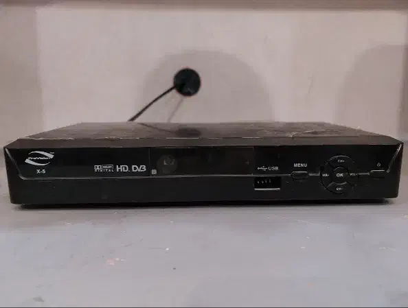 تلویزیون 28 اینچ سونی، میز و پخش کننده|تلویزیون و پروژکتور|زاهدان, |دیوار