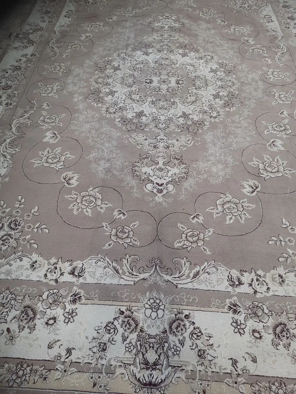 فرش ترنج|فرش|قم, باغ شریفی|دیوار