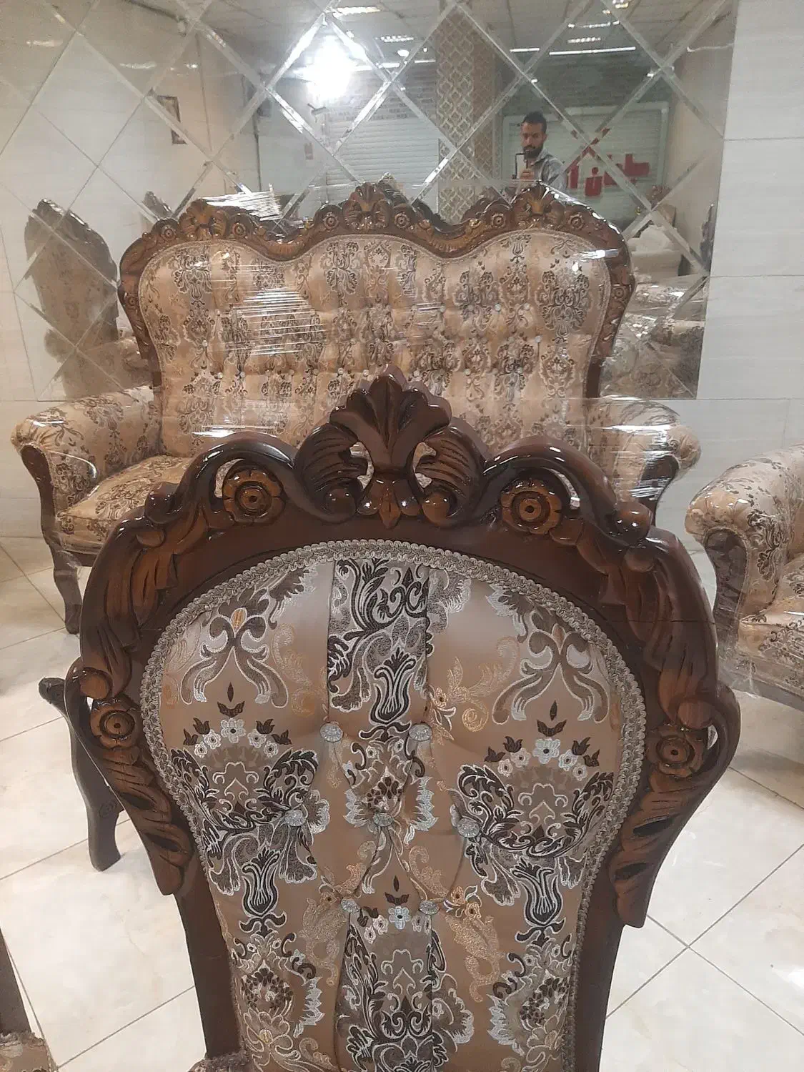 مبل استیل سلطنتی عربی۹نفره تمام چوب گردو منبت دست|مبلمان خانگی و میز عسلی|قزوین, |دیوار