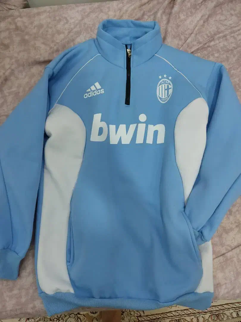 کاپشن|کفش و لباس بچه|لشت نشا, |دیوار