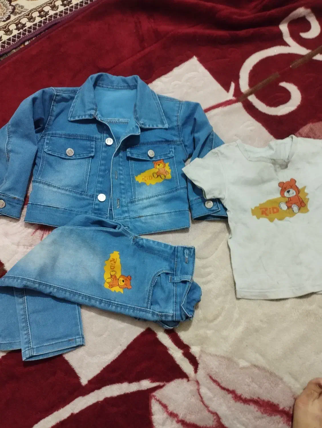 لباس بچه|کفش و لباس بچه|شیراز, پشم شیشه|دیوار