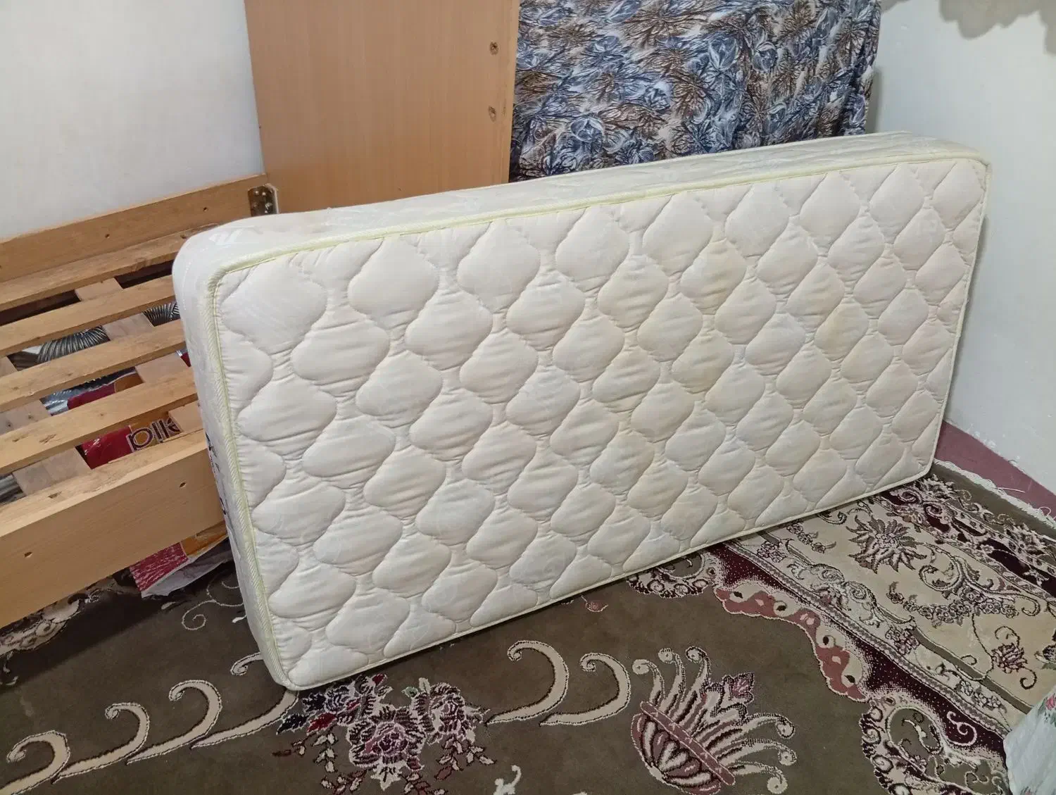 تخت و خوش خواب|تخت و سرویس خواب|سبزوار, طبرسی (جعفرآباد)|دیوار