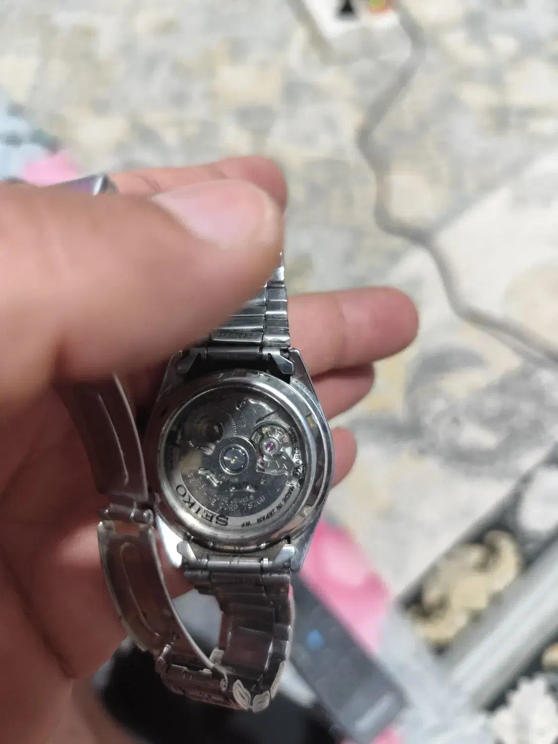 ساعت سیکو 5 اصل|ساعت|پرند, فاز ۱|دیوار