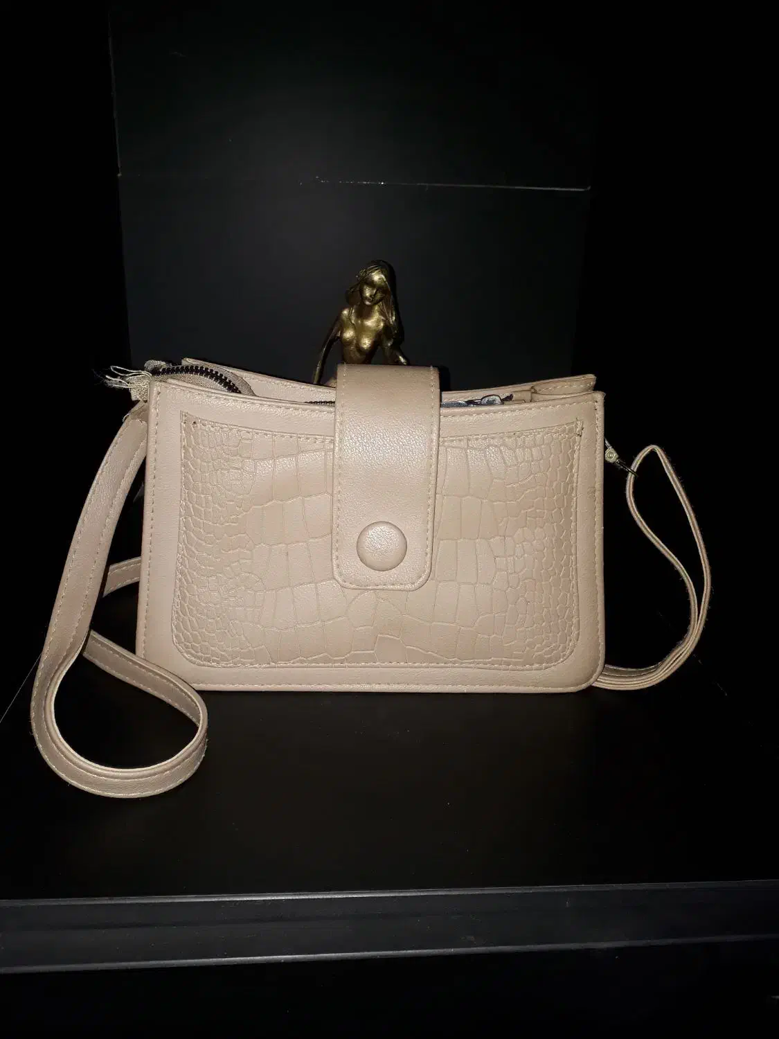 کلی لباس|کیف، کفش، کمربند|ساری, |دیوار