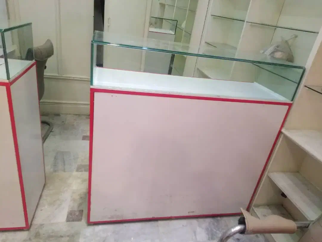 ویترین پشت شیشه صندلی پیشخوان|فروشگاه و مغازه|کرج, اصفهانی‌ها|دیوار