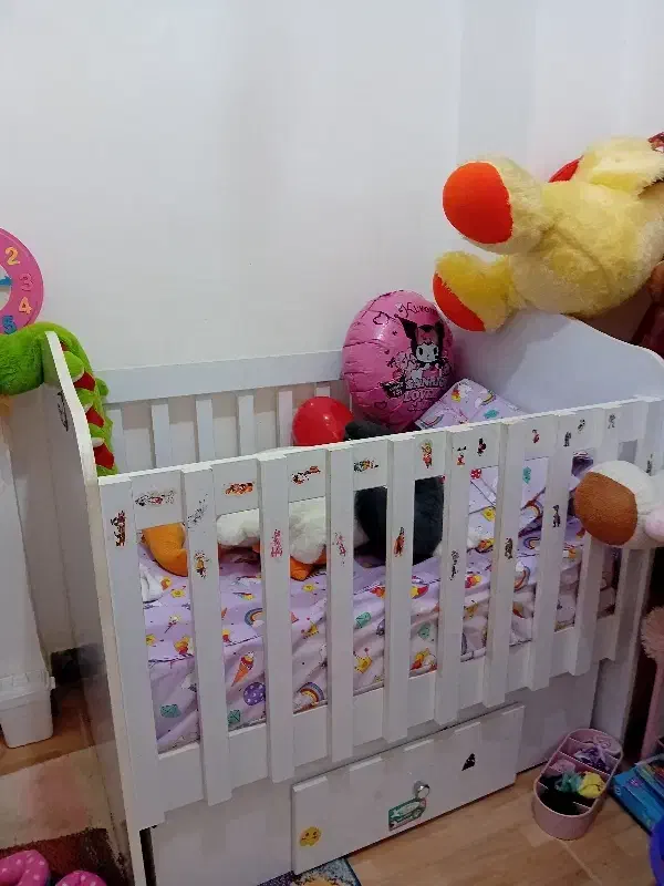 تخت وکمدکودک|اسباب و اثاث بچه|فومن, |دیوار