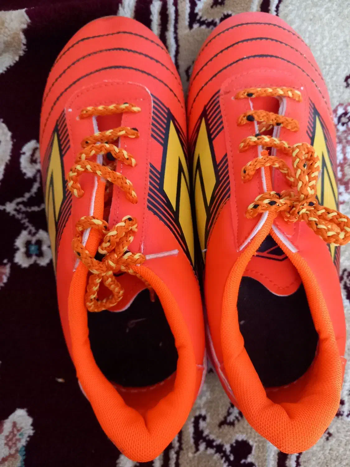 کفش فوتبالی سایز ۳۴با جوراب و ساق بند|کفش و لباس بچه|کرمانشاه, |دیوار