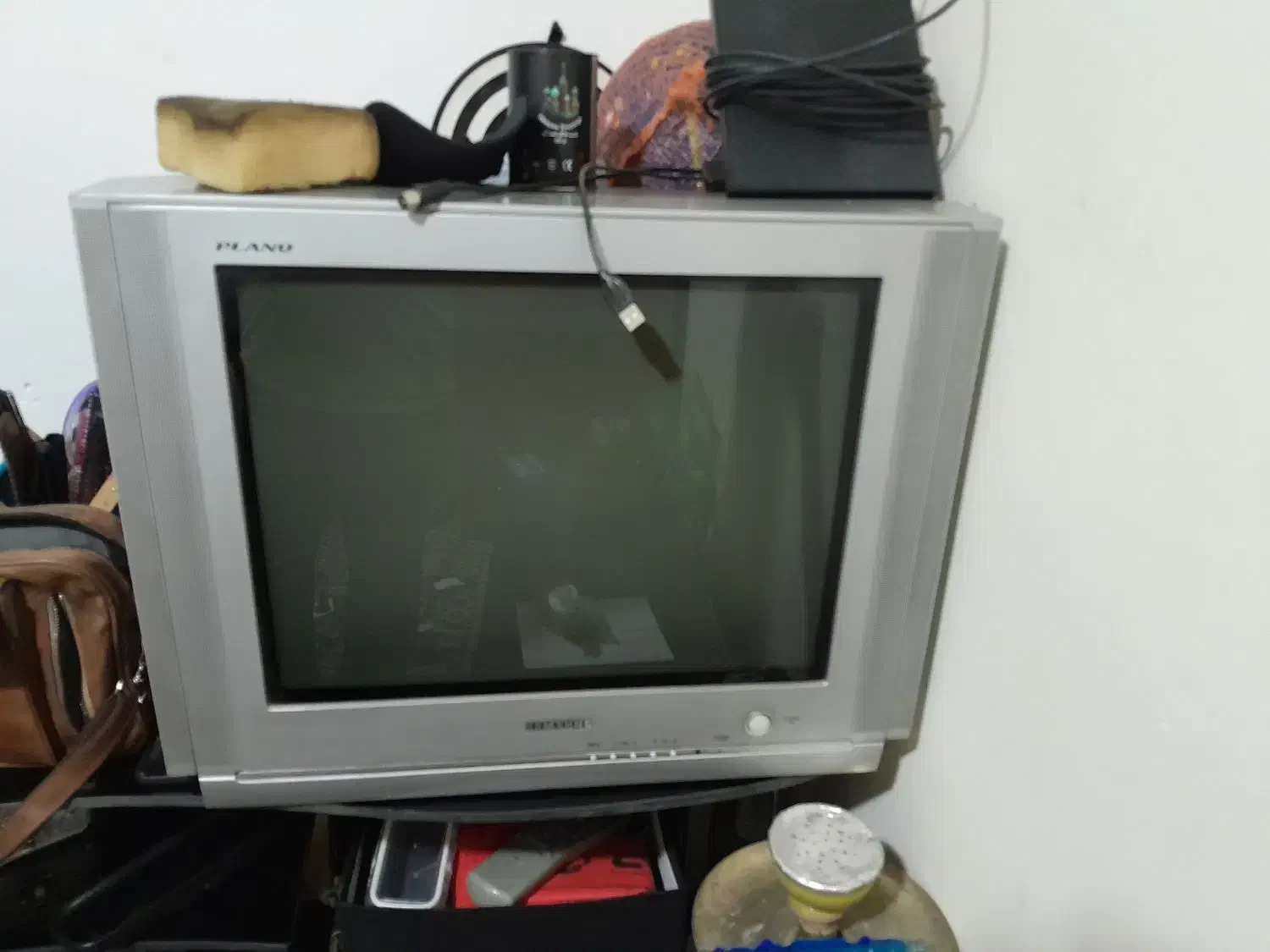 تلویزیون|تلویزیون و پروژکتور|پرند, فاز ۶|دیوار