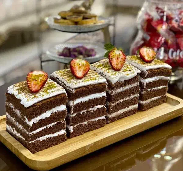 فروشنده خانم قنادی اصل تبریز|استخدام خدمات فروشگاه و رستوران|محمدیه-قزوین, |دیوار