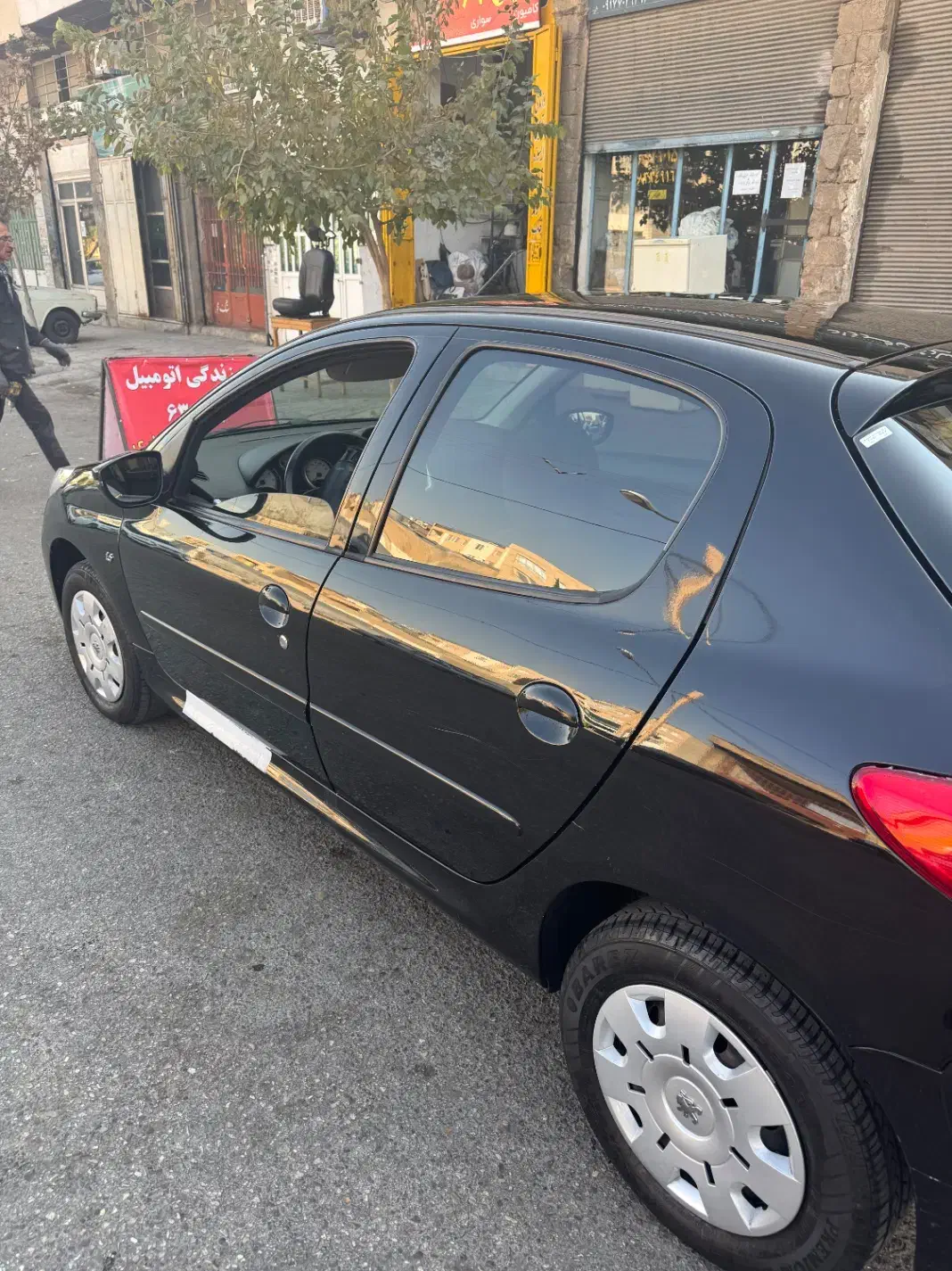 207 سقف فلز ۱۴۰۲|خودرو سواری و وانت|شیراز, میرزاکوچک خان|دیوار