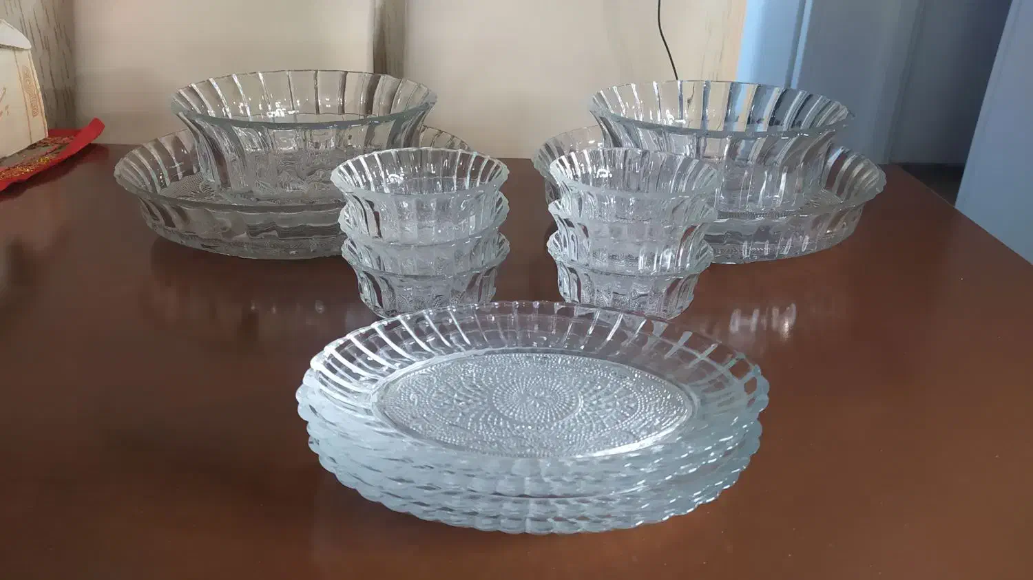 تعدادی کریستال و ظروف چینی|ظروف سرو و پذیرایی|کرج, فاز ۳ گوهردشت|دیوار