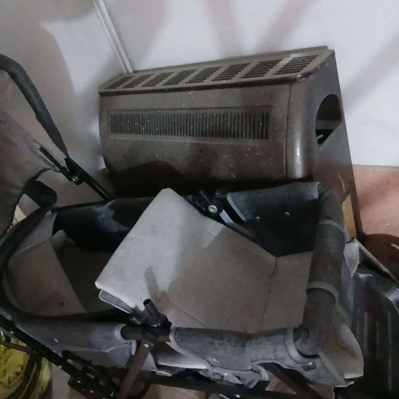 کالسکه دو قلو|کالسکه و لوازم جانبی|اصفهان, پینارت|دیوار