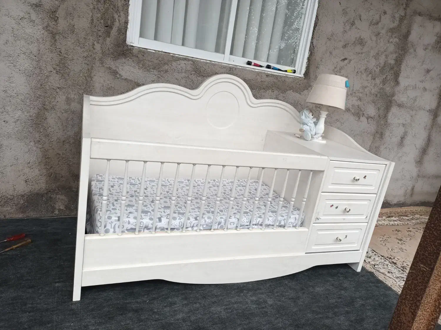 تخت کودک یا نوزاد  تمیز|تخت و صندلی بچه|تولم شهر, |دیوار