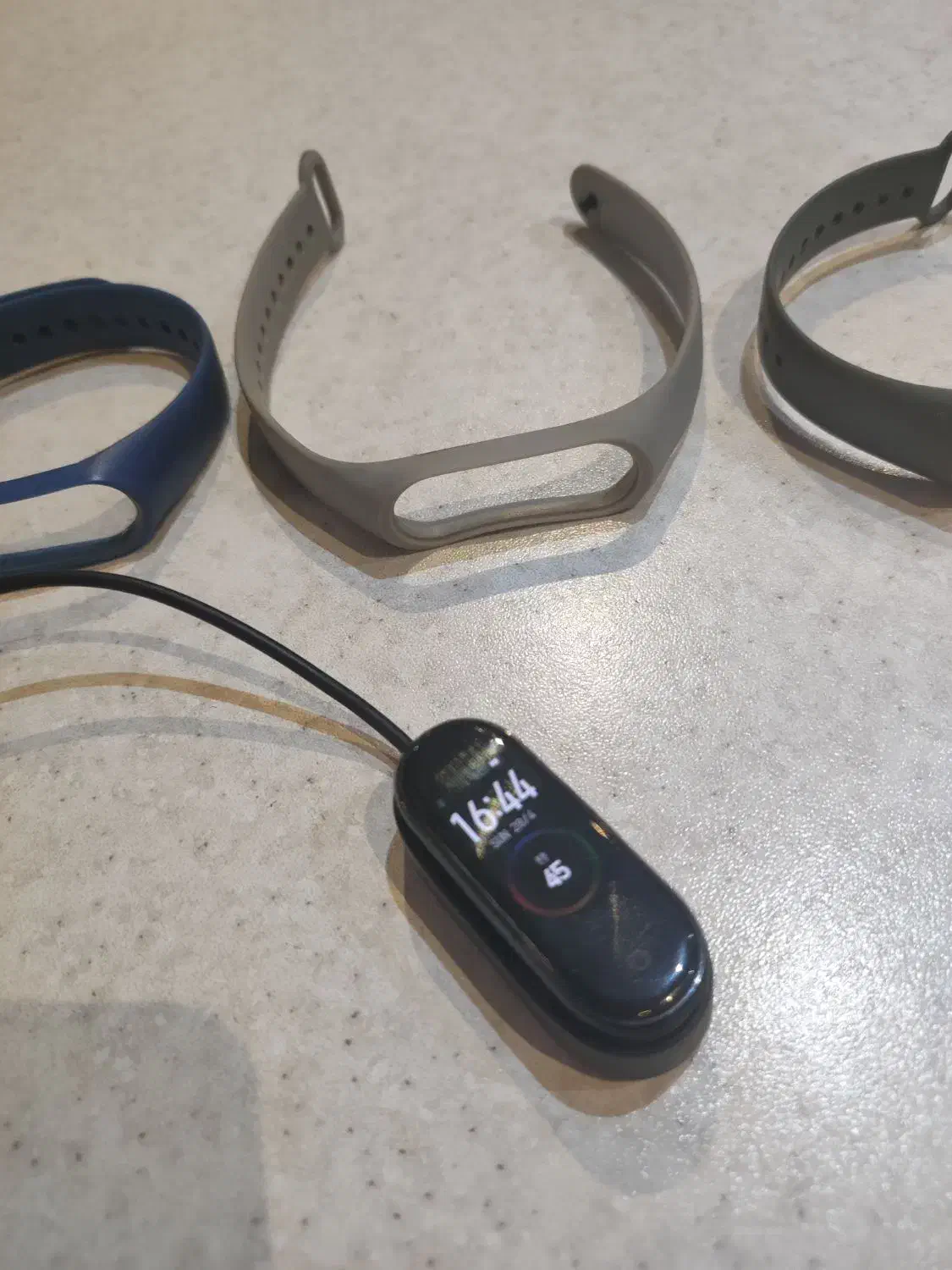 ساعت mi band|لوازم جانبی موبایل و تبلت|تهران, مینای شمالی (مخبر)|دیوار