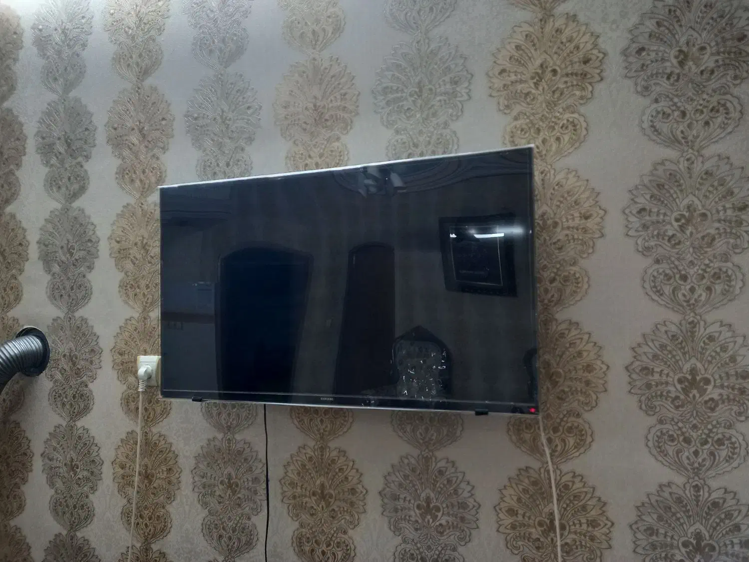 تی وی و میزش|تلویزیون و پروژکتور|قوچان, |دیوار