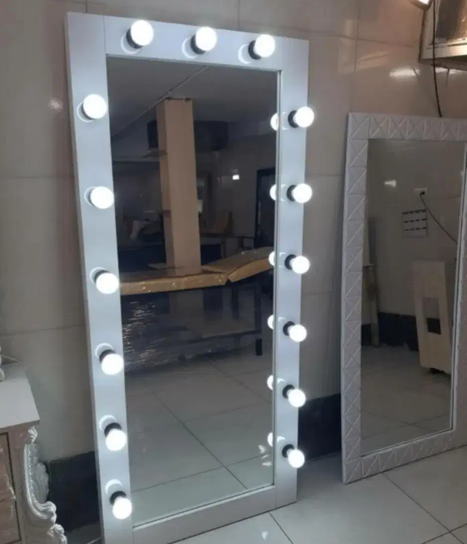 آینه هالیوودی نو|آینه|زابل, |دیوار