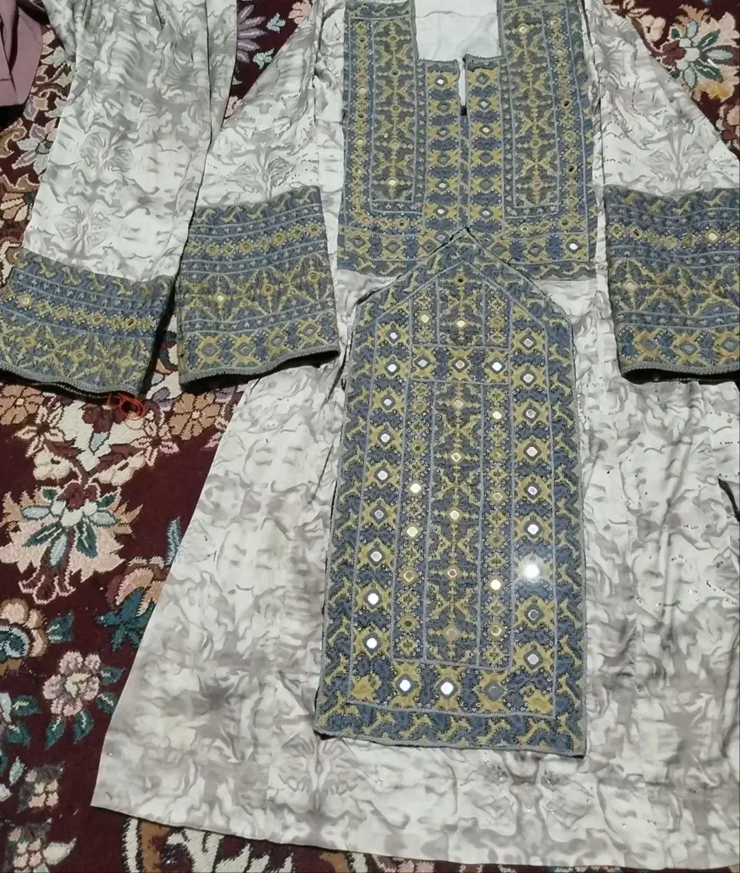 زیاستین و پارچه|لباس|زاهدان, |دیوار