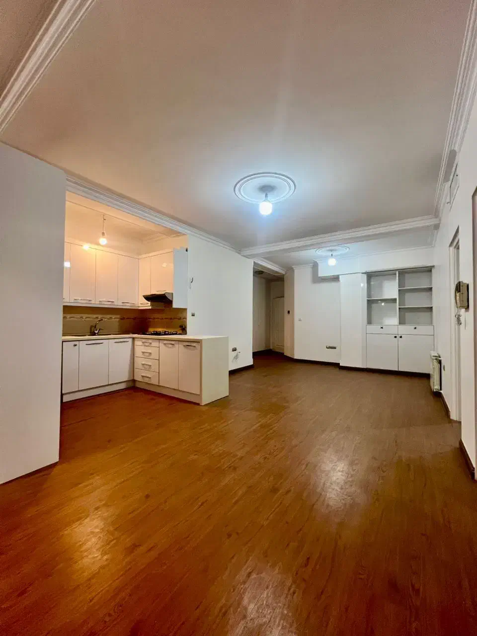 ۷۴ متر آپارتمان / ۲ خواب / سه جهت نور / میرداماد