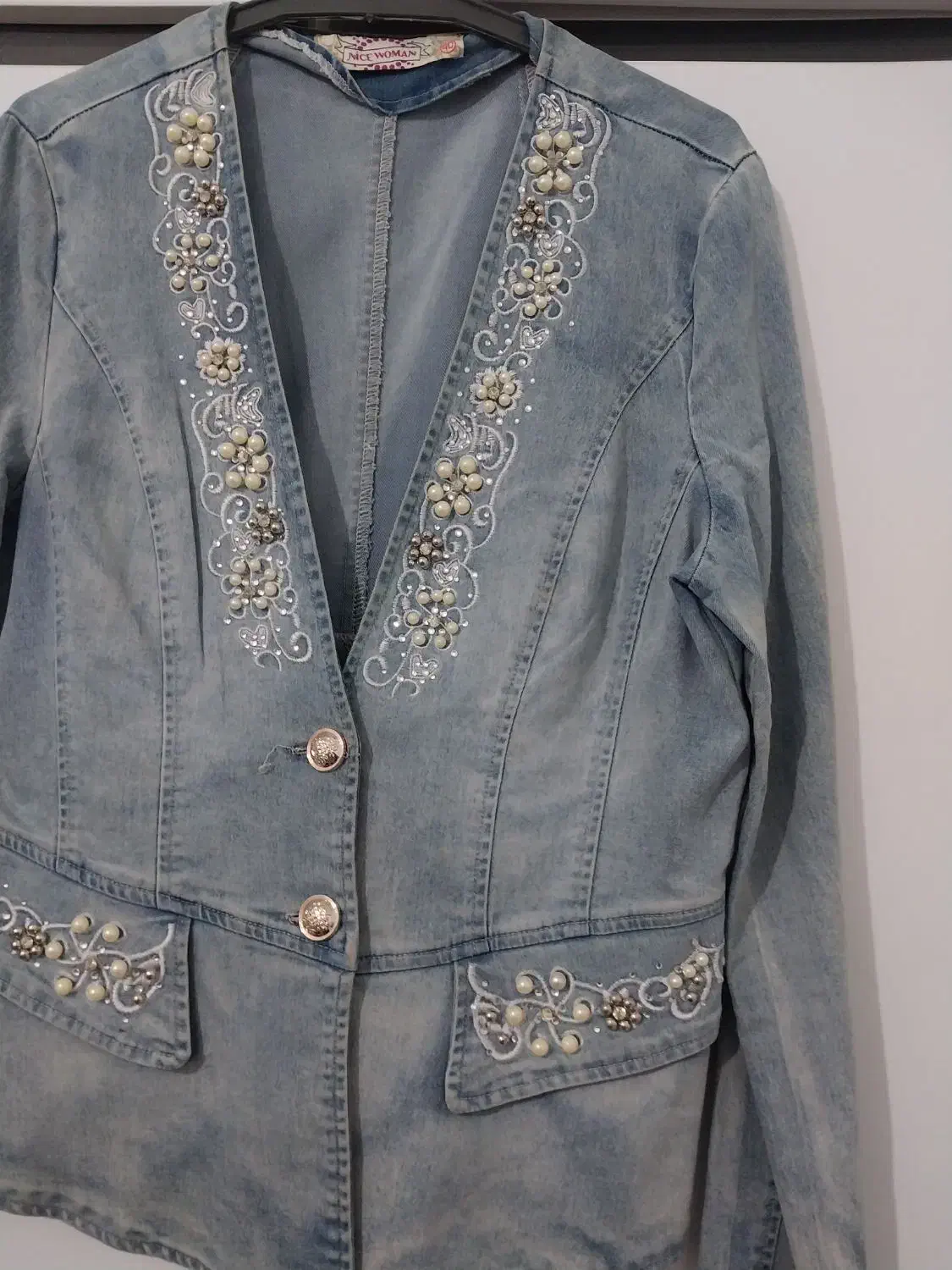 در حد نونو|لباس|کبودرآهنگ, |دیوار