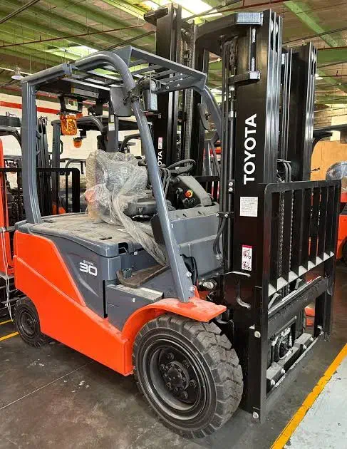 فروش انواع لیفتراک .نو و دست دوم|ماشینآلات صنعتی|کاشان, شهرک صنعتی راوند|دیوار