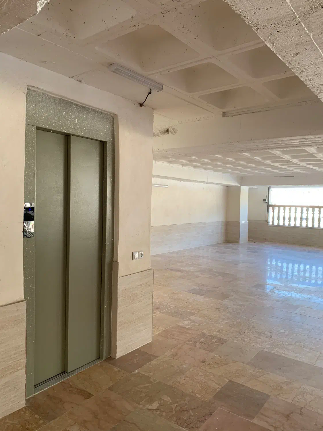 آپارتمان ۱۱۰ متر ، نوساز ، طبقه اول ، بدون توضیح|فروش آپارتمان|زیرآب, |دیوار