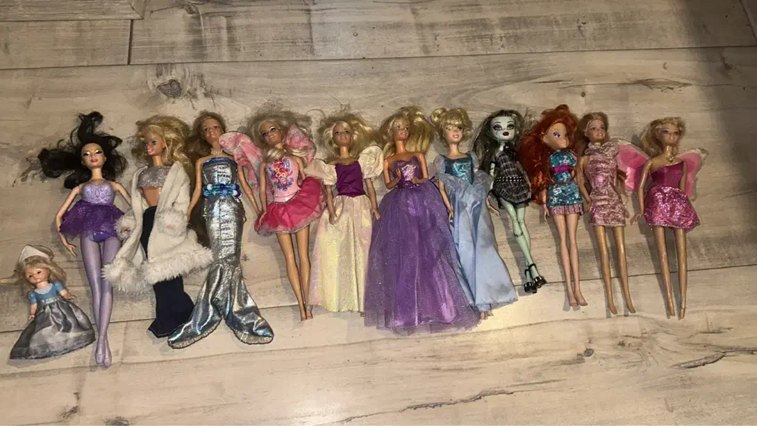 عروسک باربی امریکایی و به همراه لباس و خونه و اسب|اسباببازی بچه|تهران, درکه|دیوار