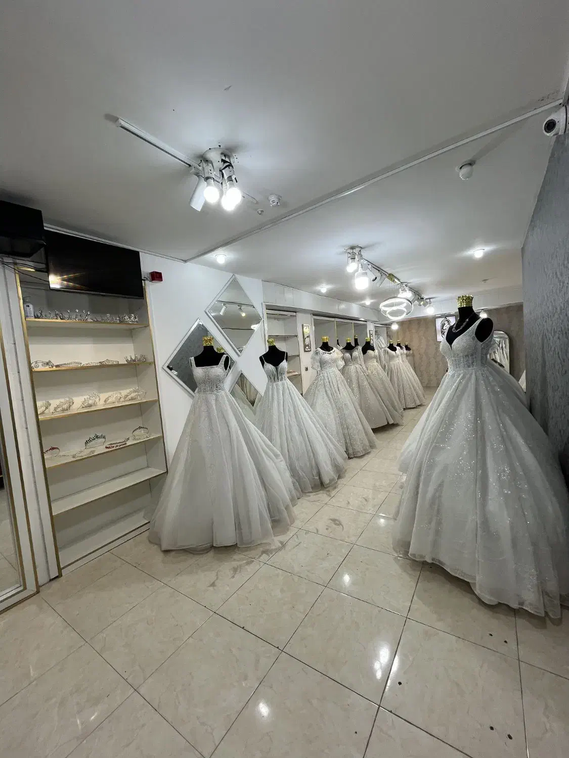 فوری  فوری واگذاری مزون لباس عروس و آرایشی|فروشگاه و مغازه|نجف‌آباد, ویلاشهر|دیوار