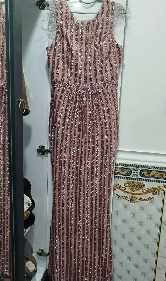 یک عدد لباس مجلسی اماده فقط یه بار پوشیده شده|لباس|درگهان, |دیوار