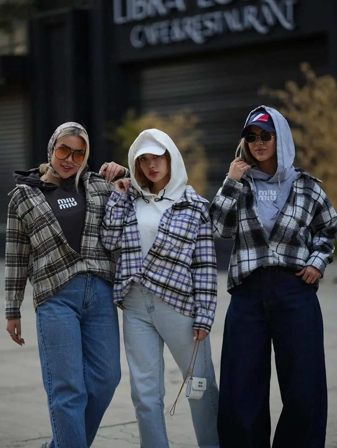 ترکیب شکت و هودی|لباس|رودسر, |دیوار