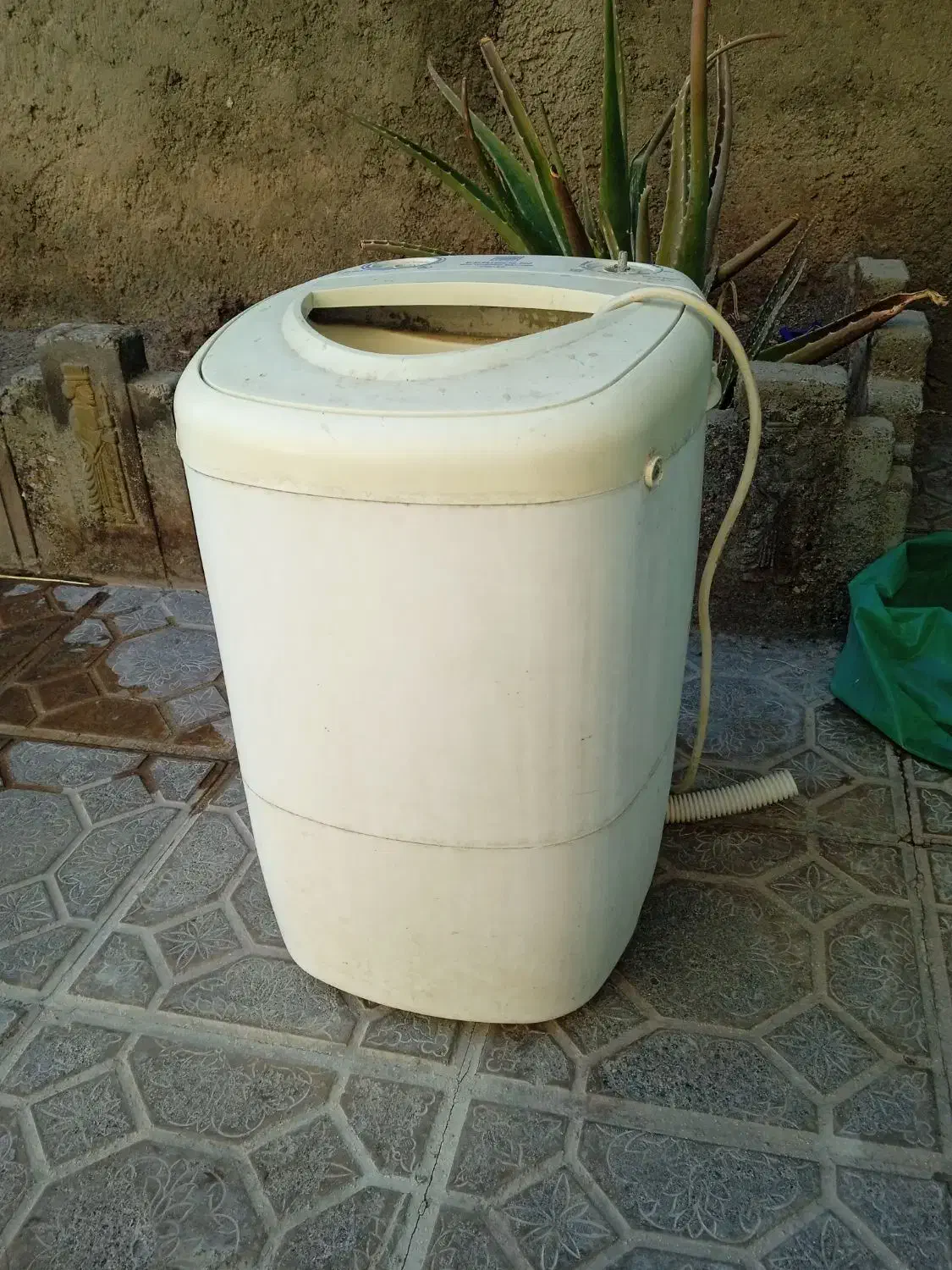 یک عدد کهنه شور بچه صحیح و سالم|ماشین لباسشویی و خشککن لباس|بم, |دیوار