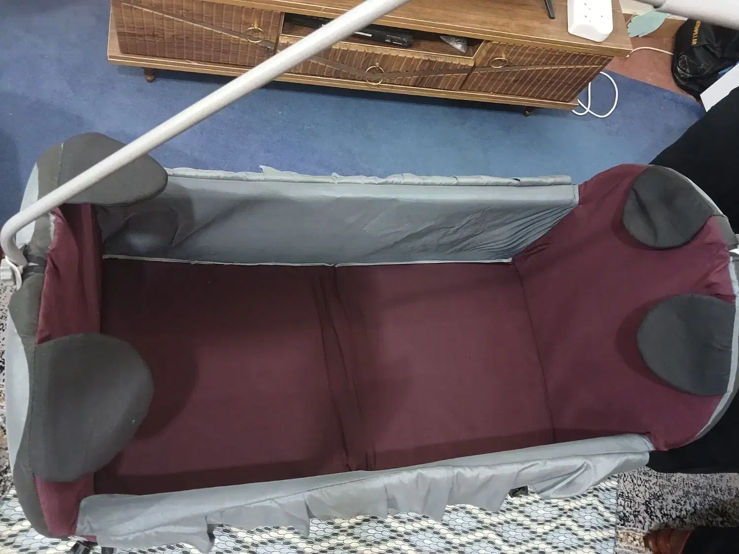 تخت نوزاد تا دوسال|تخت و سرویس خواب|رشت, باهنر|دیوار