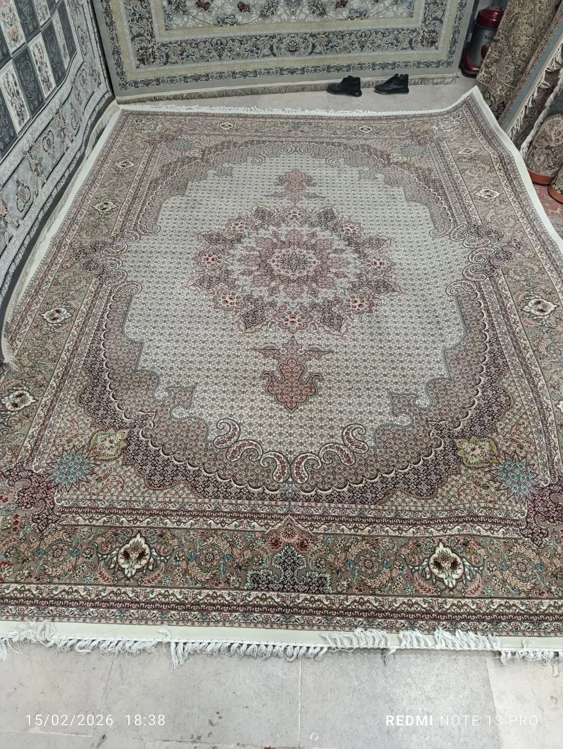 فرش ریزی ماهی درحد|فرش|قائن, |دیوار