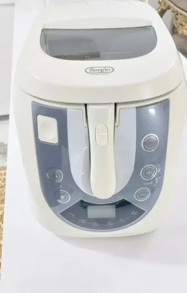 سرخ کن|ظروف پخت‌وپز|فیروزه, |دیوار