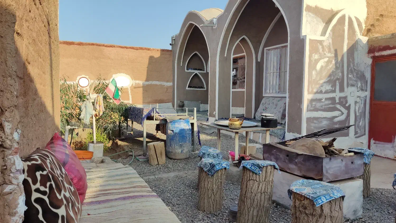 اقامتگاه و بومگردی ابوزیدآباد|اجارهٔ کوتاه‌مدت ویلا و باغ|کویرات, |دیوار