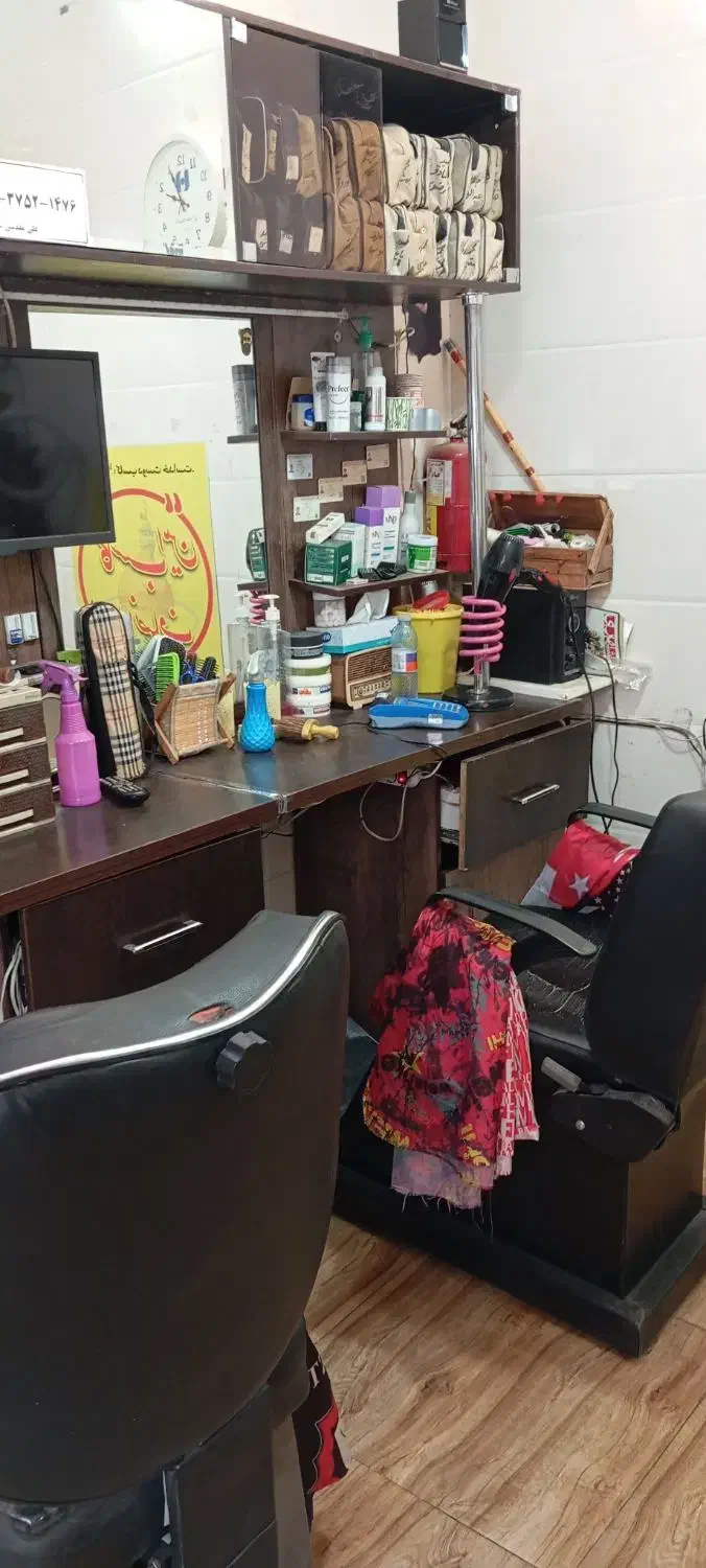 دکور آرایشگاه|آرایشگاه و سالن‌های زیبایی|قم, هنرستان|دیوار