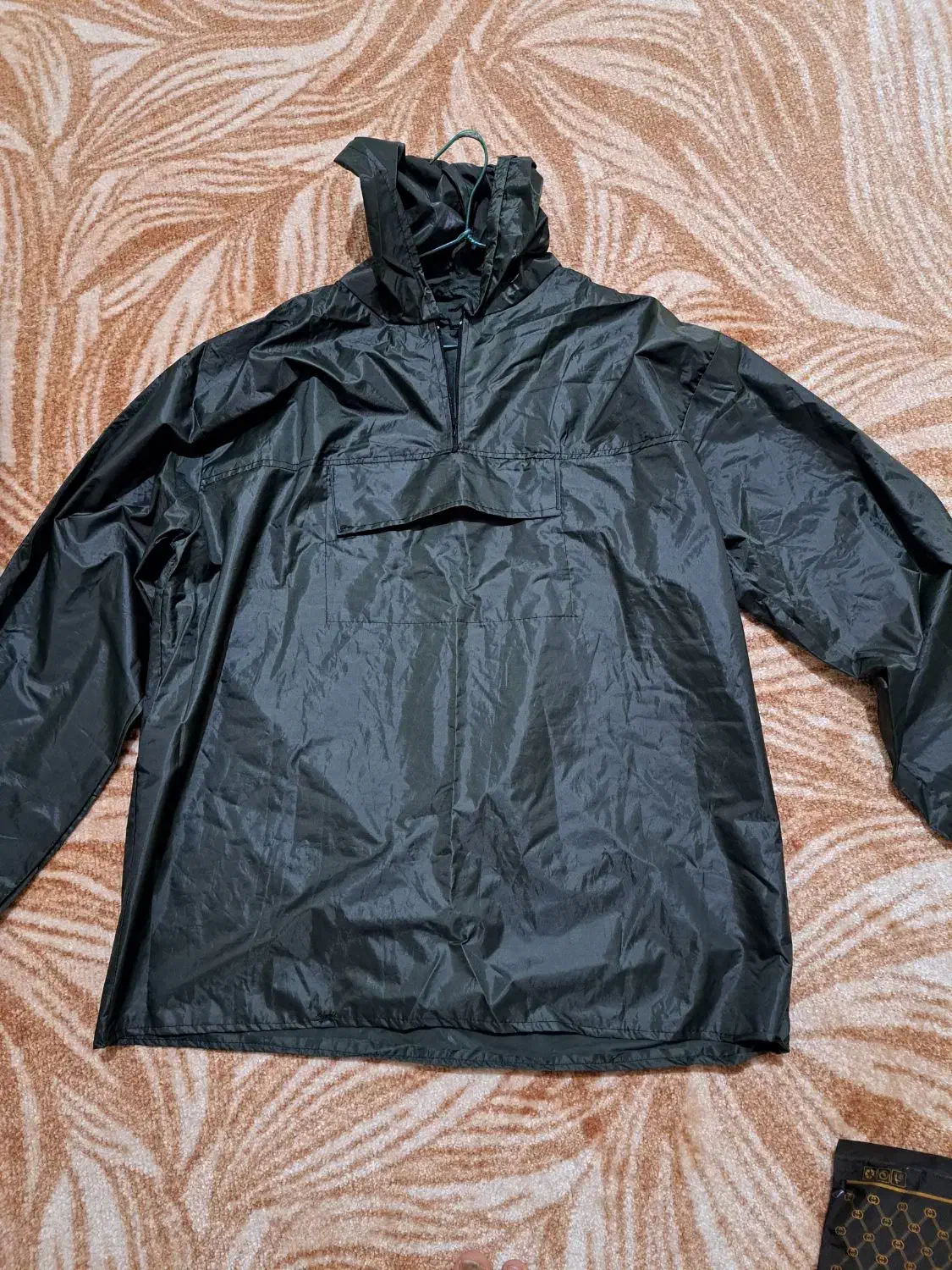 بادگیر|لباس|کرج, گوهردشت|دیوار