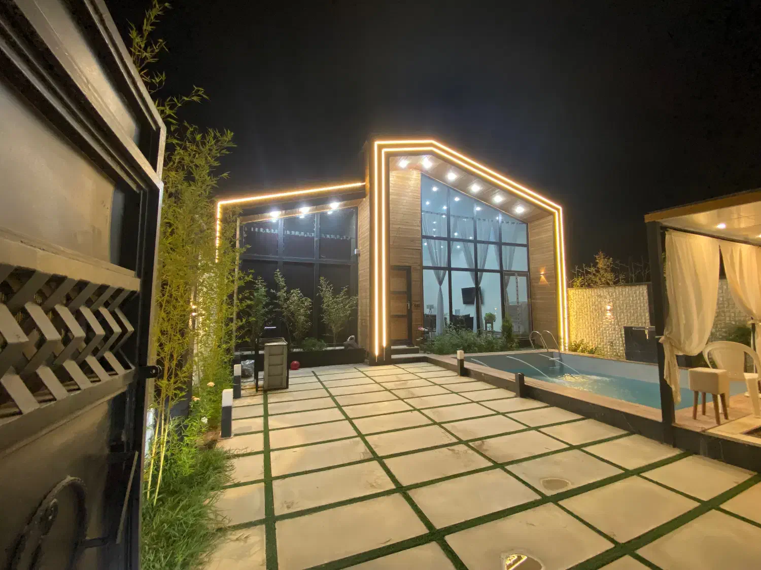 ویلا سوئیسی نوساز فول با استخر ۴فصل|فروش خانه و ویلا|رامجین, |دیوار