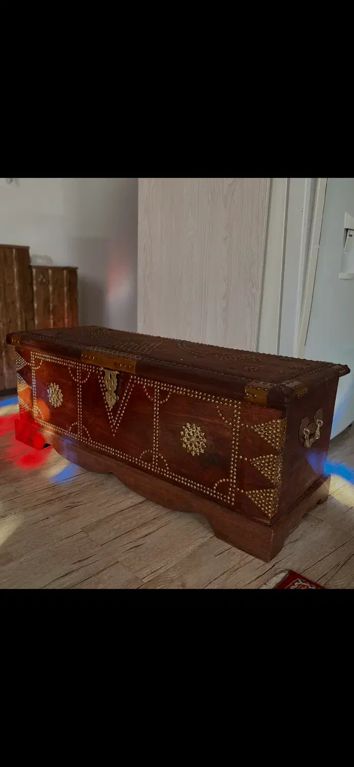 صندوق قدیمی بزرگ|کلکسیون اشیاء عتیقه|بوشهر, |دیوار