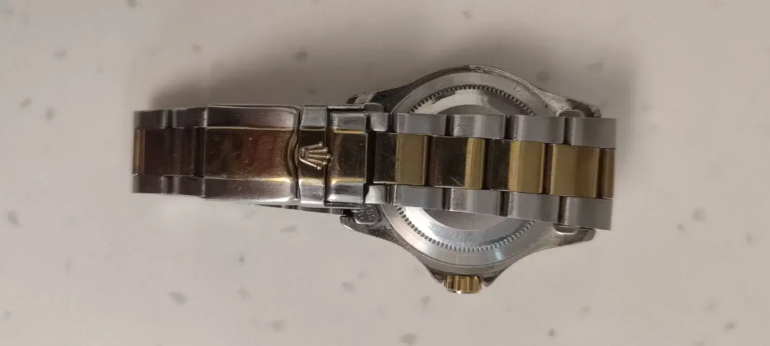 ساعت رولکس|ساعت|رباط‌کریم, رباط‌کریم|دیوار