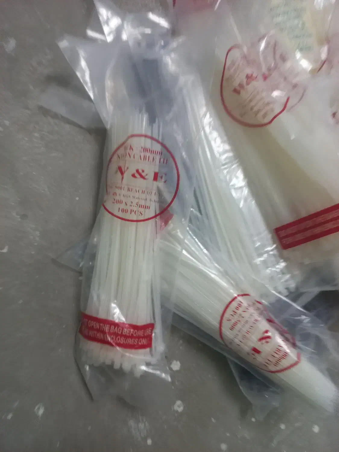 لامپ و چراغ|لامپ و چراغ|سمنان, |دیوار