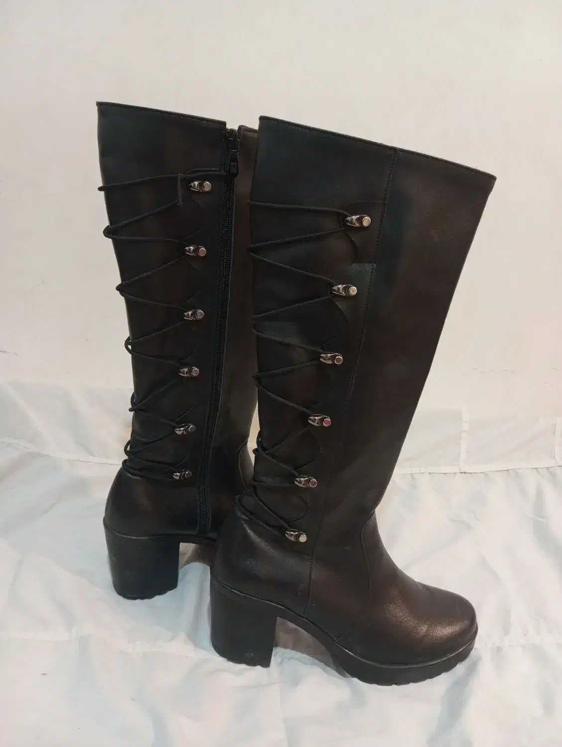 چکمه|کیف، کفش، کمربند|اهر, |دیوار