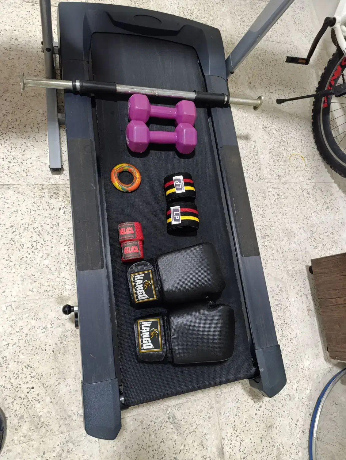 تردمیل و کیسه بوکس|تجهیزات ورزشی|بروجرد, |دیوار