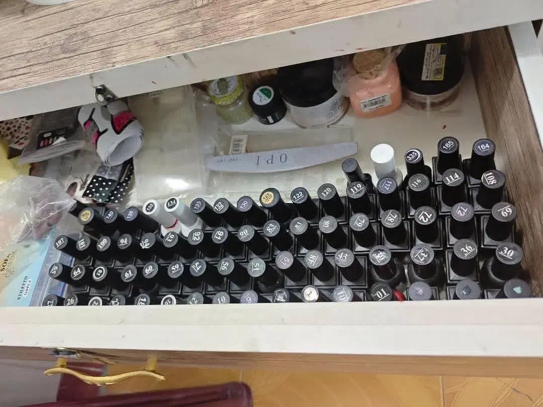 وسایل کاشت ناخن|آرایشگاه و سالن‌های زیبایی|بناب, |دیوار