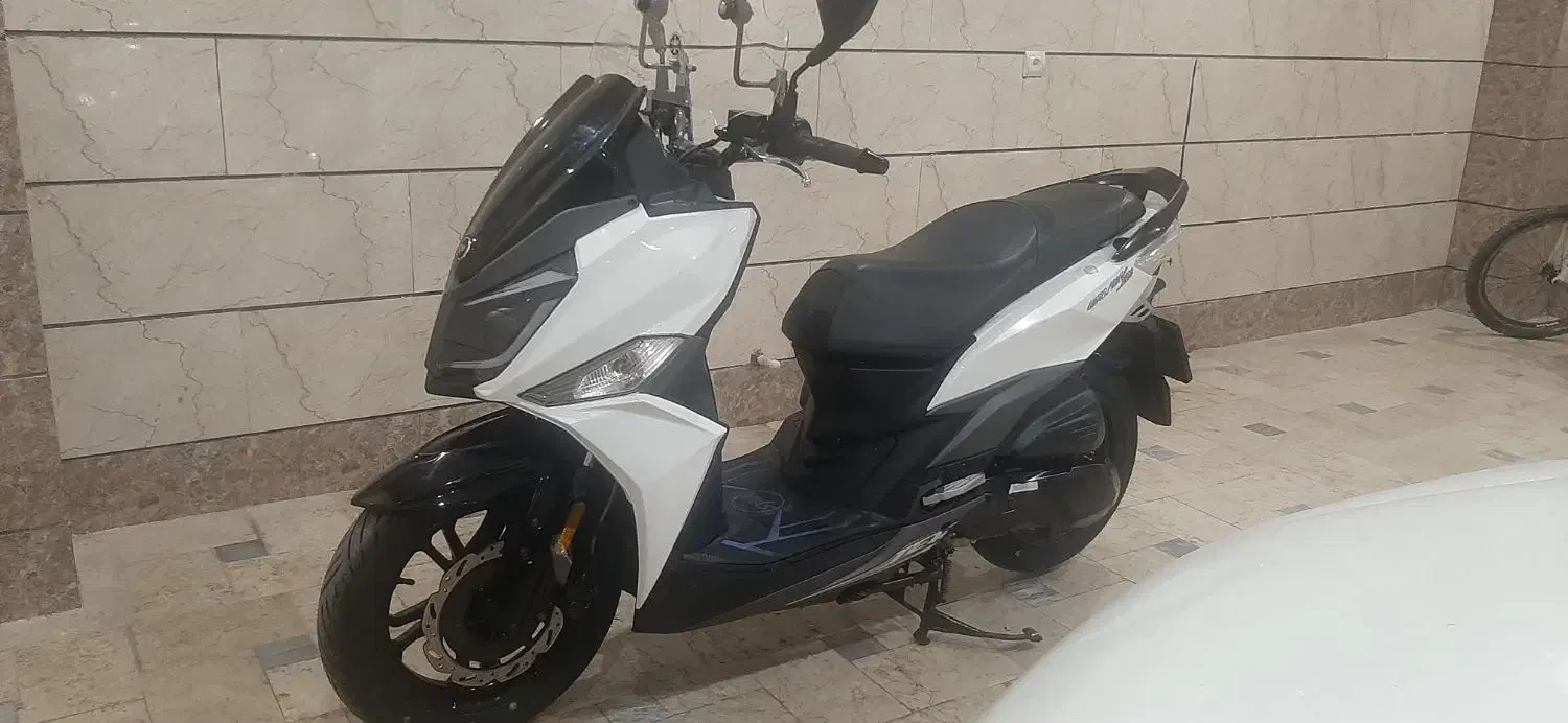 j200|موتورسیکلت|تهران, خزانه|دیوار