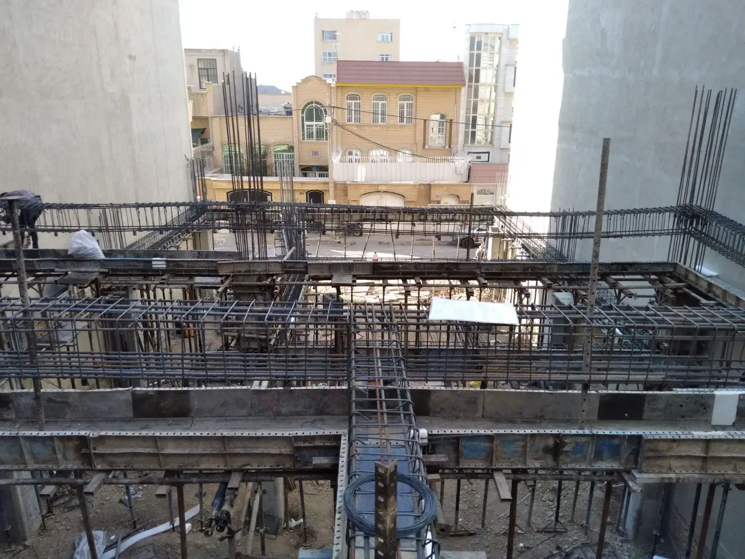 نیروی اوستا کار ارماتور بندی|استخدام معماری، عمران و ساختمانی|قم, شهرک قدس|دیوار