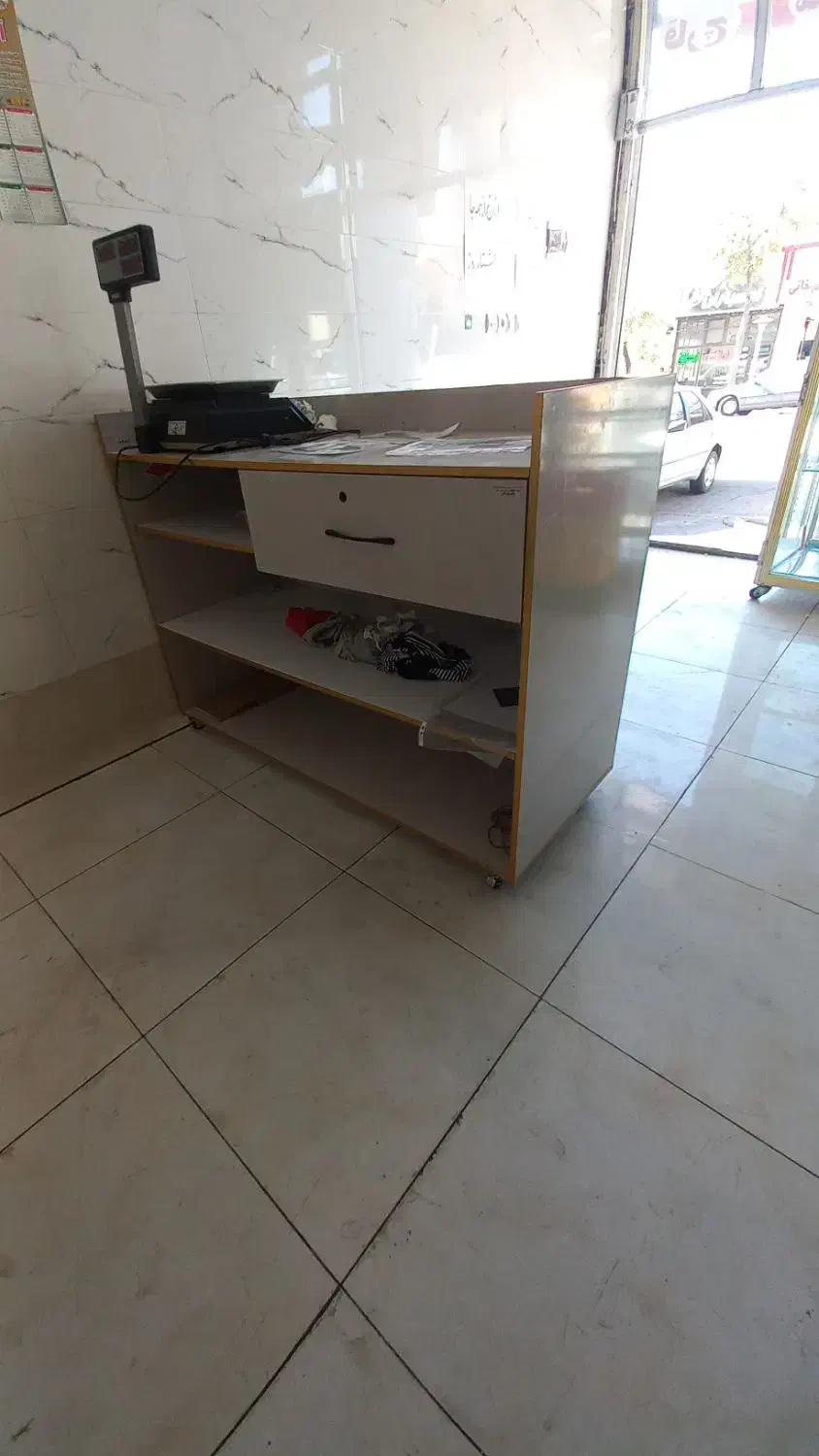 میز پیشخوان ام دی اف در حد نو|مبلمان اداری|تبریز, |دیوار